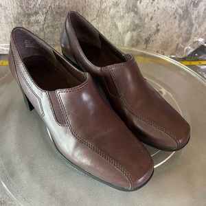 Clarks 9.5 brown